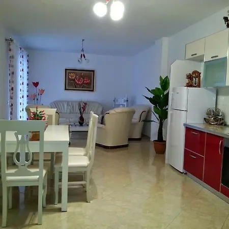 Apartament, Uji I Ftohte, *